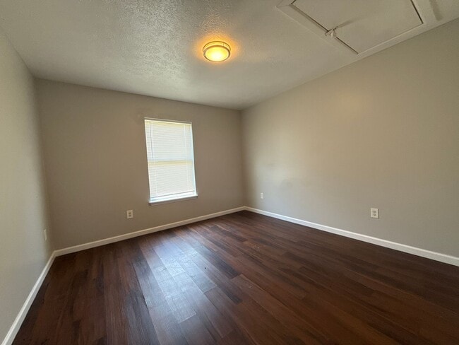 Building Photo - 2702 Greenwood Ave