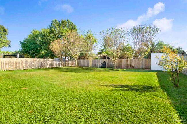 Building Photo - 4036 Shorewood Dr