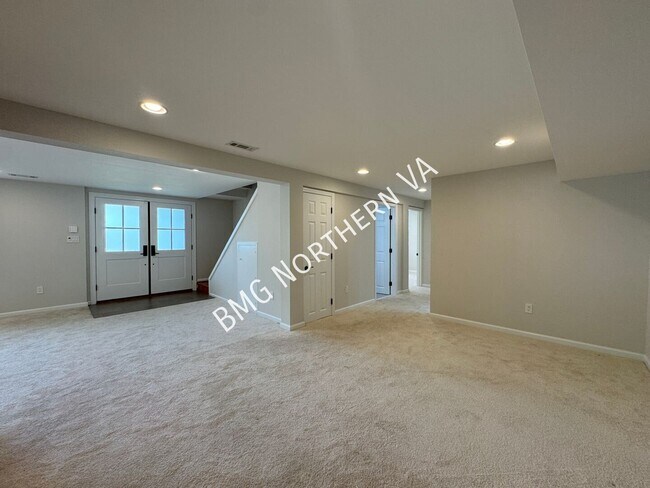 Building Photo - 1109 Hillcrest Dr SW