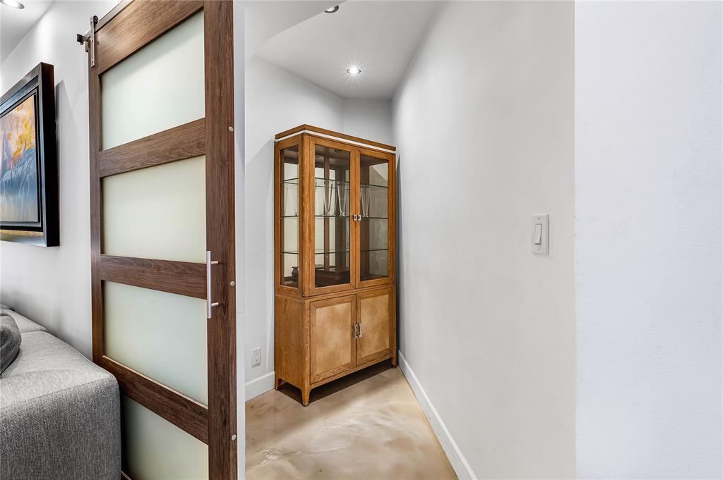 Building Photo - 333 Sunset Dr