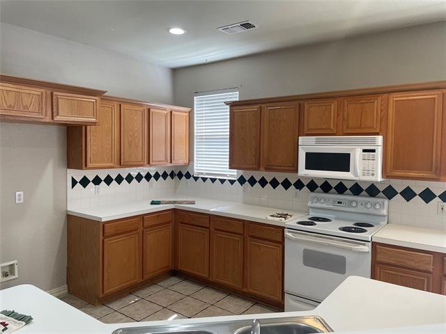 Building Photo - 5904 Pinyon Dr