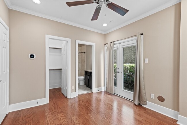 Building Photo - 1411 Elgin St