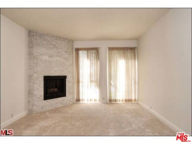 Building Photo - 318 N Maple Dr