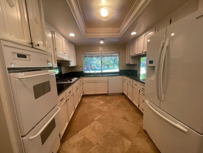 Building Photo - Equestrian Property & Country Living in the Heart of Folsom