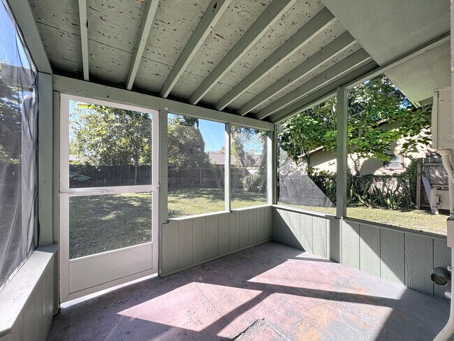 Building Photo - 742 E Church Ave