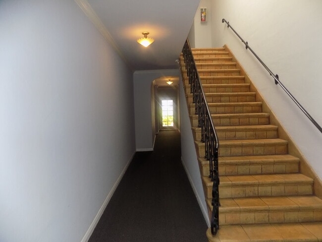 Building Photo - 109 N Clark Dr