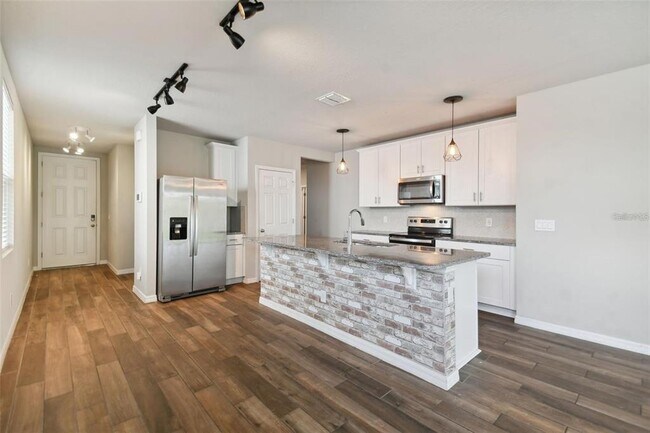 Building Photo - 3218 Bella Vista Dr