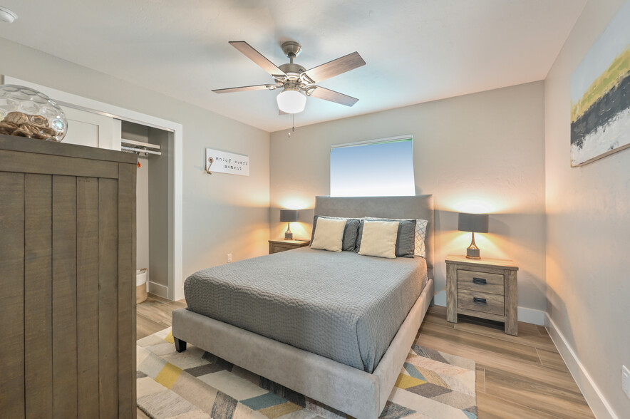 Guest bedroom - 2305 Kings Lake Blvd