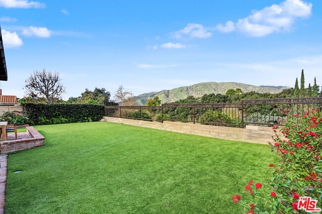 Building Photo - 6497 Country Club Dr