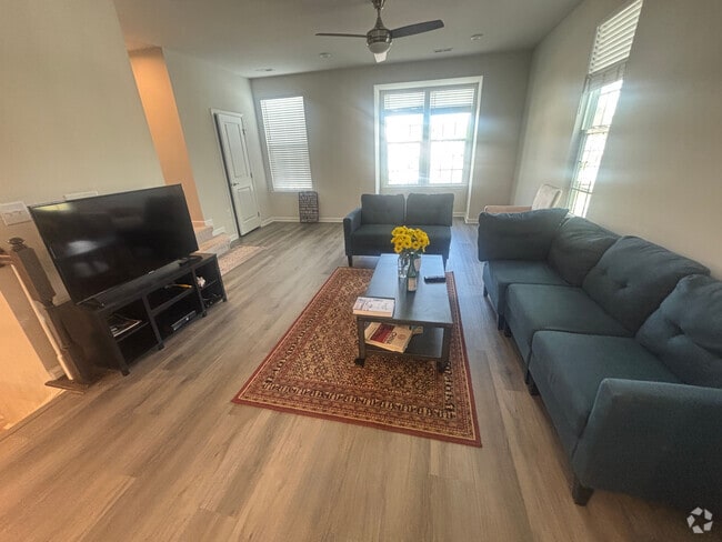Building Photo - 1038 Romeria Dr