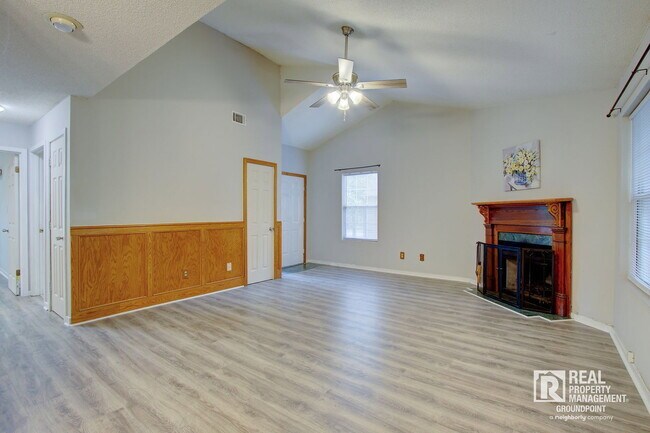 Building Photo - 7945 Parklane Ct