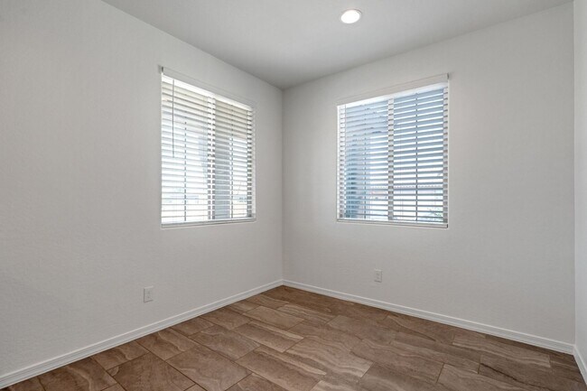 Building Photo - Immaculate & Move-In Ready – Upscale 3BR/2...