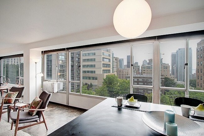 Building Photo - Sutton Place Condo in the heart of first hill