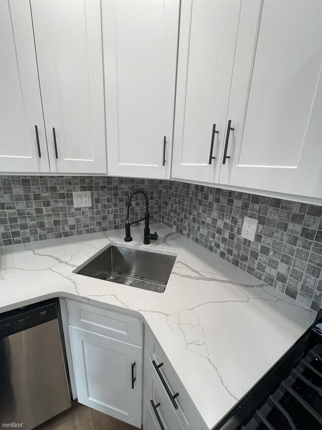 Building Photo - 1 br, 1 bath Duplex - 168 Green Lane Level 1