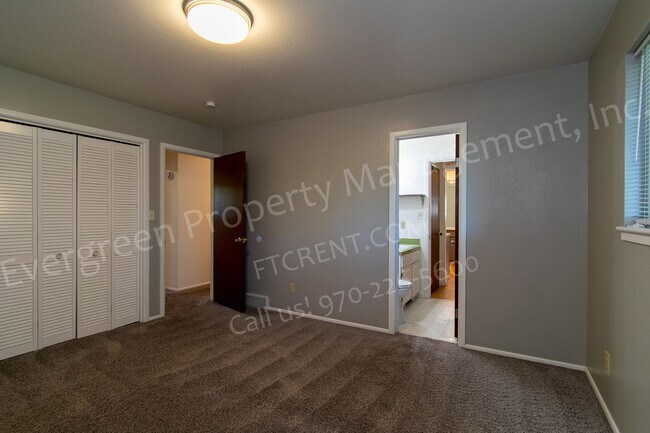 Building Photo - 2420 Poplar Dr