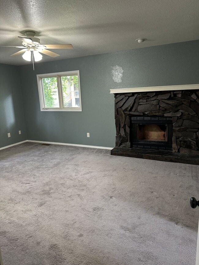 Building Photo - Kempton Hills 3 Bedroom/2.75 Bath Home with Sauna!