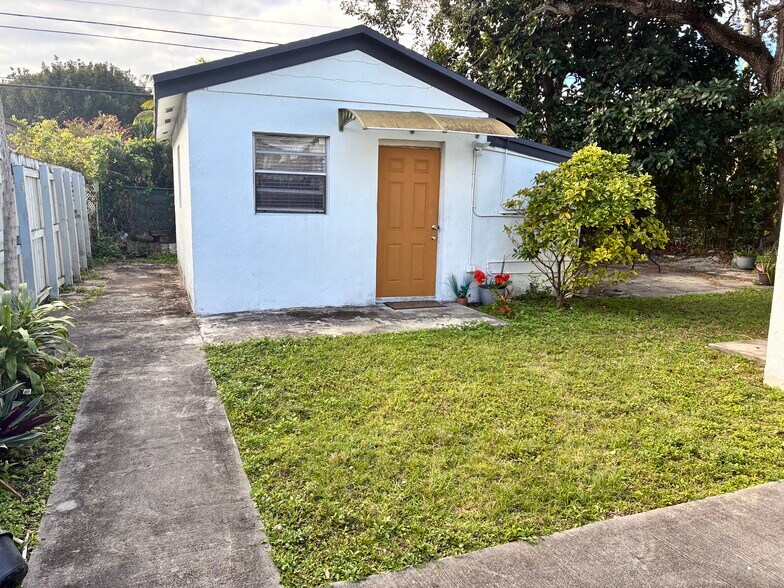 Building Photo - 6334 SW 35th St