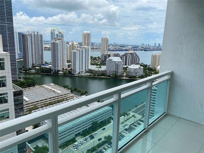 Primary Photo - 950 Brickell Bay Dr