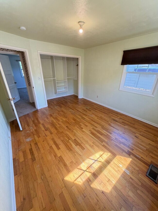 Building Photo - 3 Bedroom on Large corner lot!