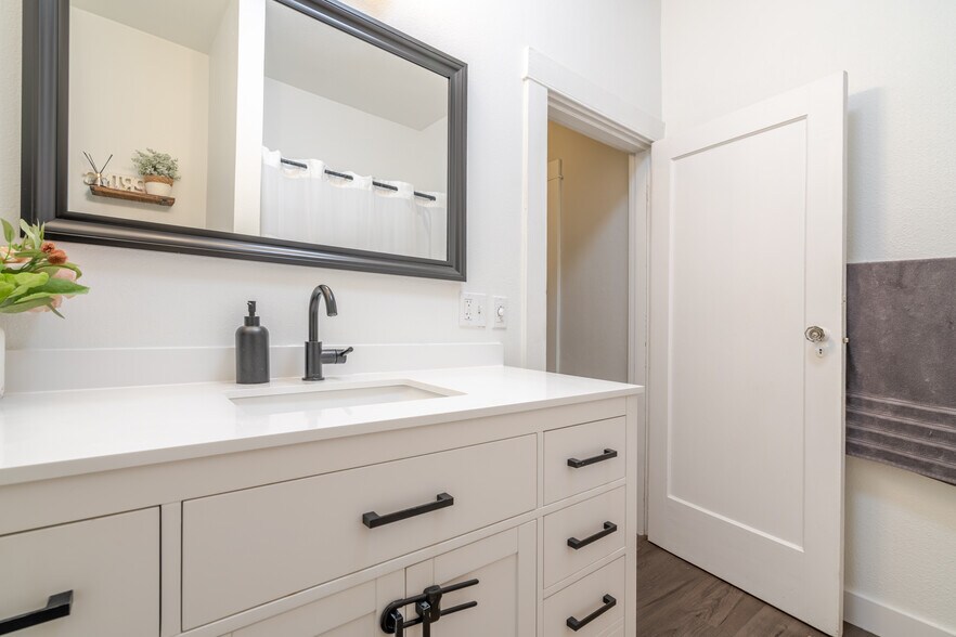 Building Photo - 200 W Arlington St