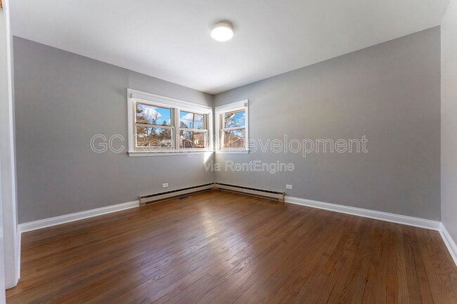 Building Photo - 390 Oak Ave