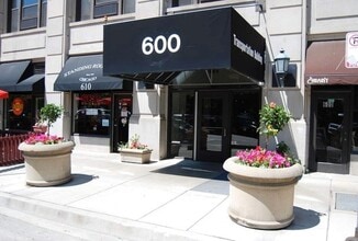 Building Photo - 600 S Dearborn St