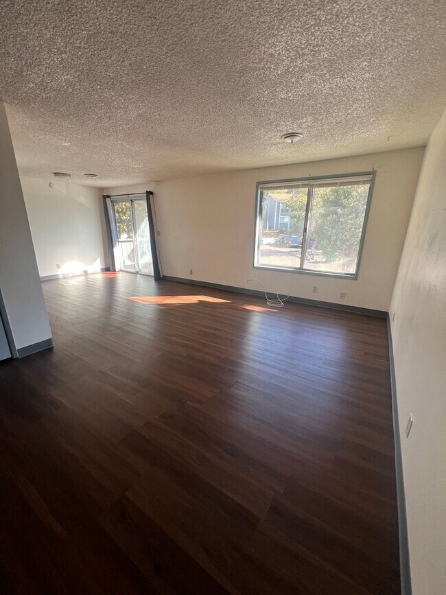 Primary Photo - 2 Bedroom, 1 Bathroom Upstairs Apartment -...