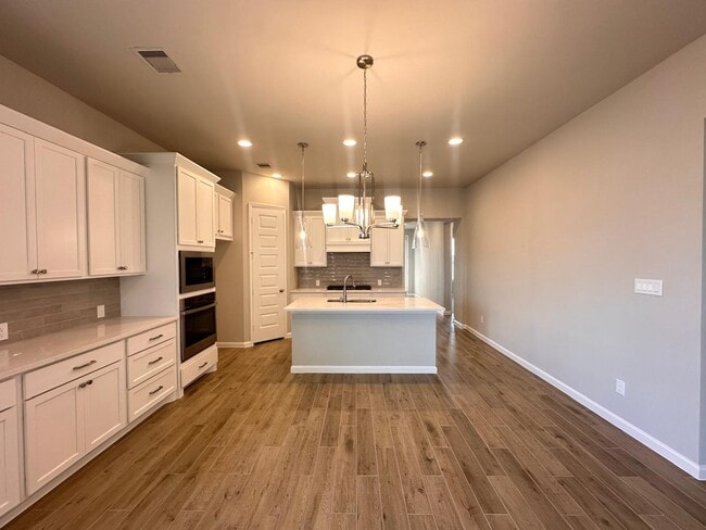 Building Photo - 6030 Cottontail Ln