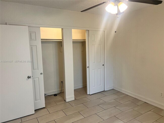 Building Photo - 2300 SW 44th St