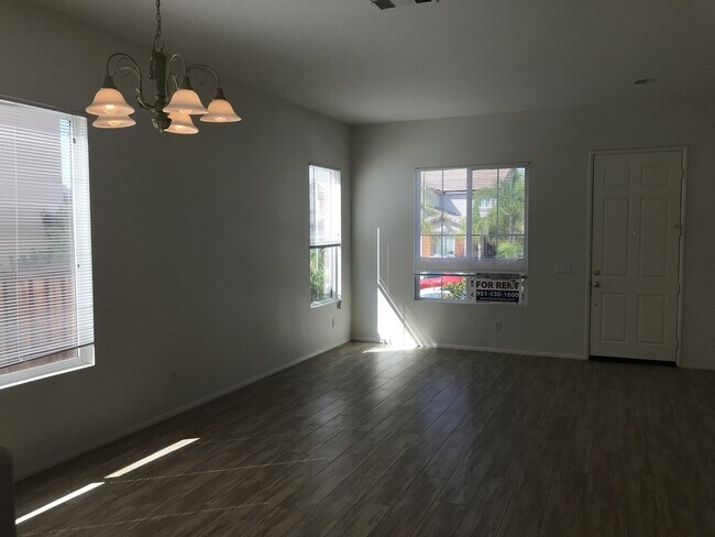 Building Photo - Ready Now! Cul-De-Sac Murrieta Beauty!!