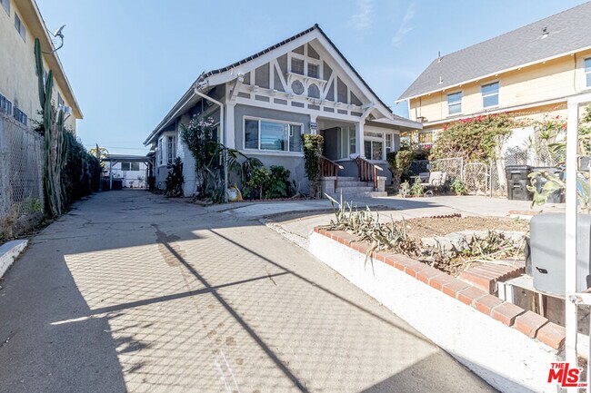 Primary Photo - 1207 S Harvard Blvd