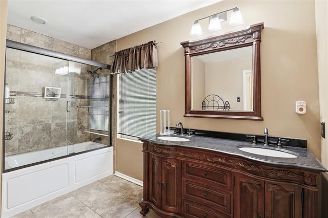 Building Photo - 6545 Lyndon B Johnson Fwy