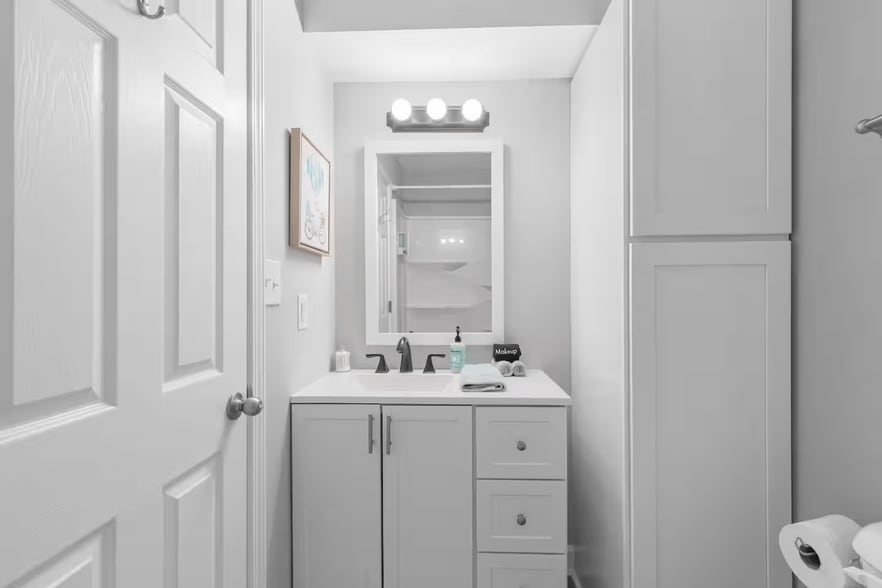 Building Photo - Room in House on Harmony Ct