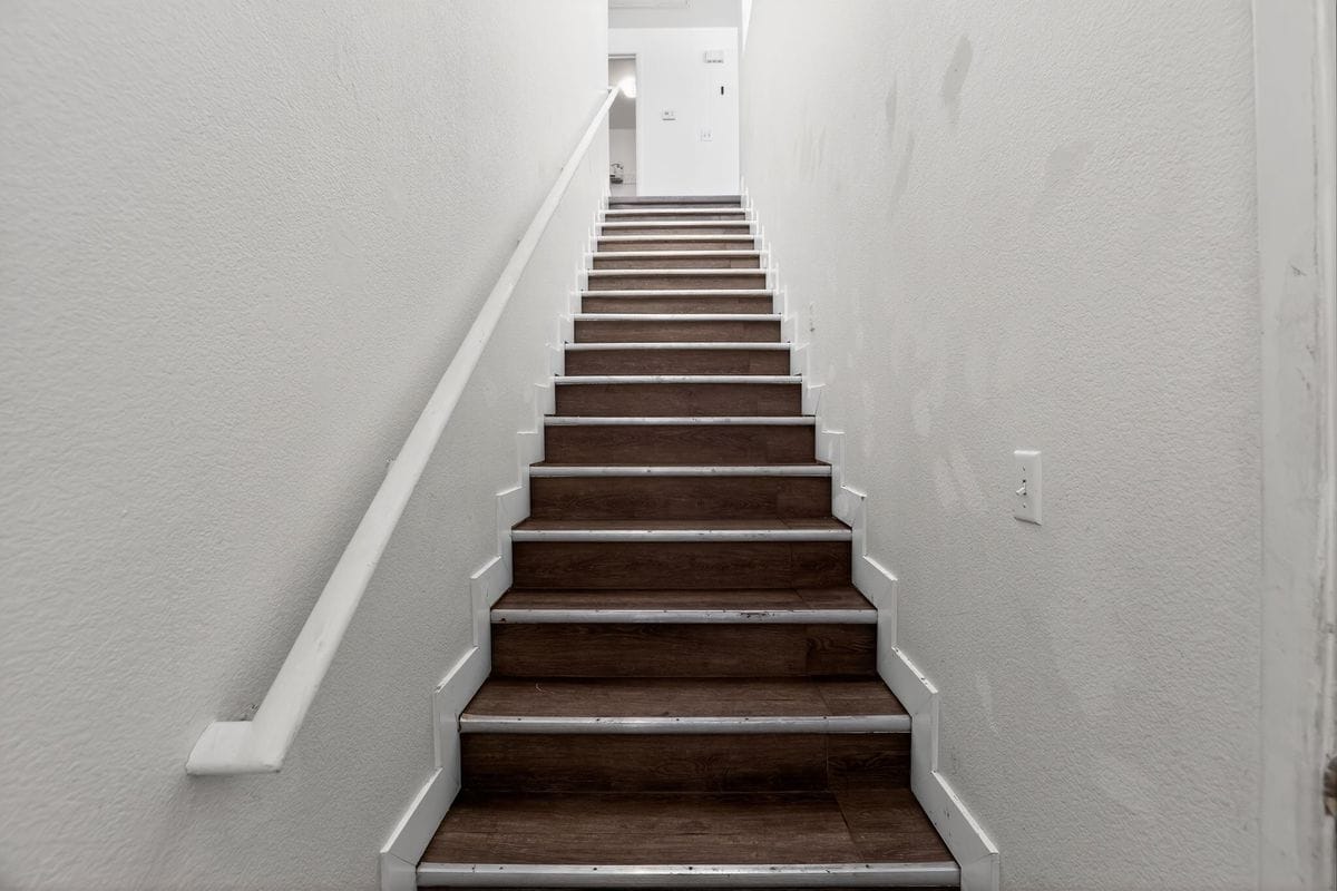 Building Photo - 2060 Rancho Lake Dr