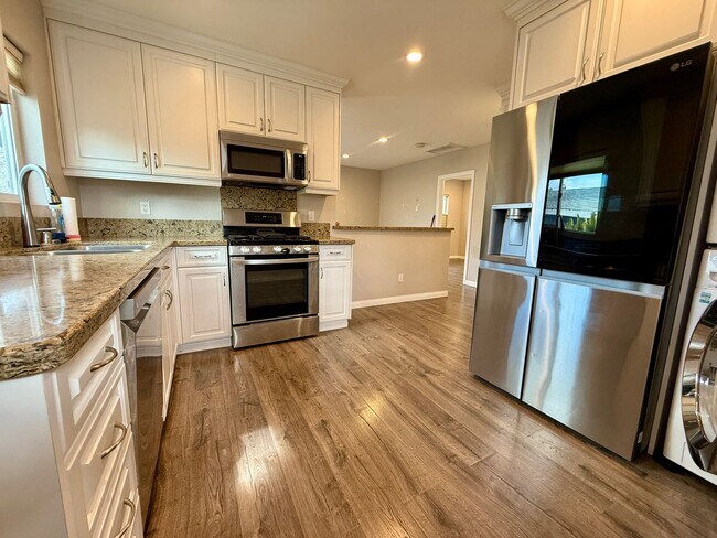 Building Photo - Cottage Home in Normal Heights! Conveniently offers A/C, in Unit Washer/Dryer, Assigned Parking P...