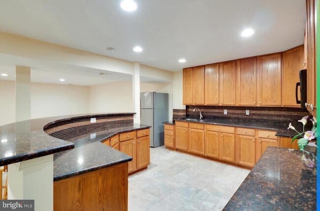 Building Photo - 8464 Hessian Hill Ct
