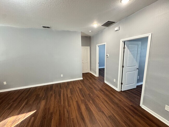 Building Photo - Start Fresh in a New 3BD/2BA Home Built for the Way You Live in Oviedo! WASHER & DRYER INCLUDED! ...