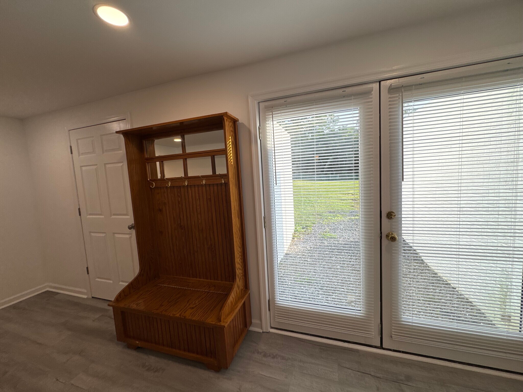 Foyer - 1042 Laurel Grove Rd