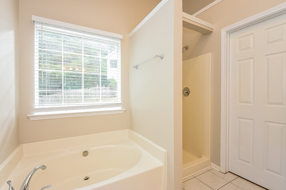 Building Photo - 208 Pebble Creek Ct