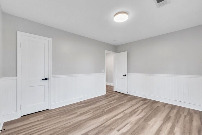 Building Photo - Stylish 2-Bedroom, 1-Bath Home with Contemporary Finishes ($1200/mo base rent***)