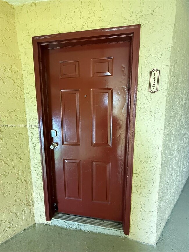 Building Photo - 731 Vista Isles Dr