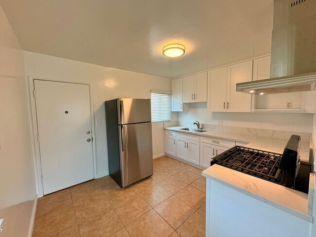 Building Photo - 2731 Snowdrop St