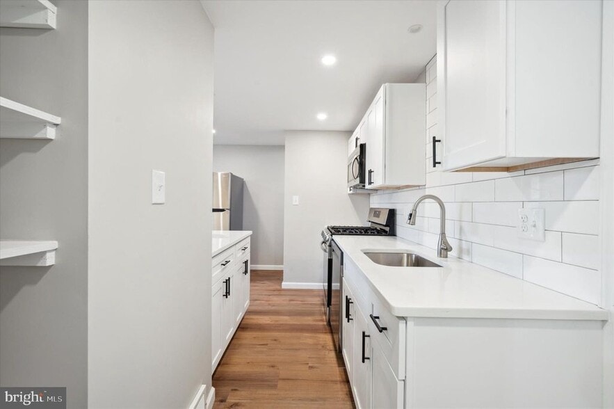 Building Photo - 137 E Laughead Ave