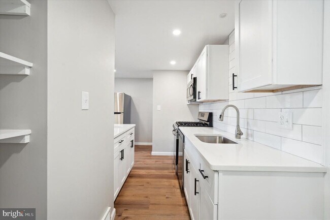 Building Photo - 137 E Laughead Ave