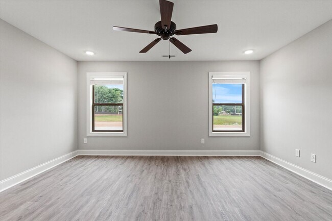 Building Photo - 16129 Cohen Dr