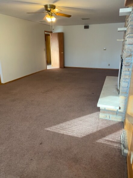 Building Photo - 3241 W 15th St N