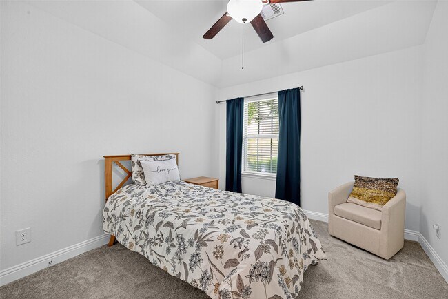 Building Photo - 122 Lindenberry Cir