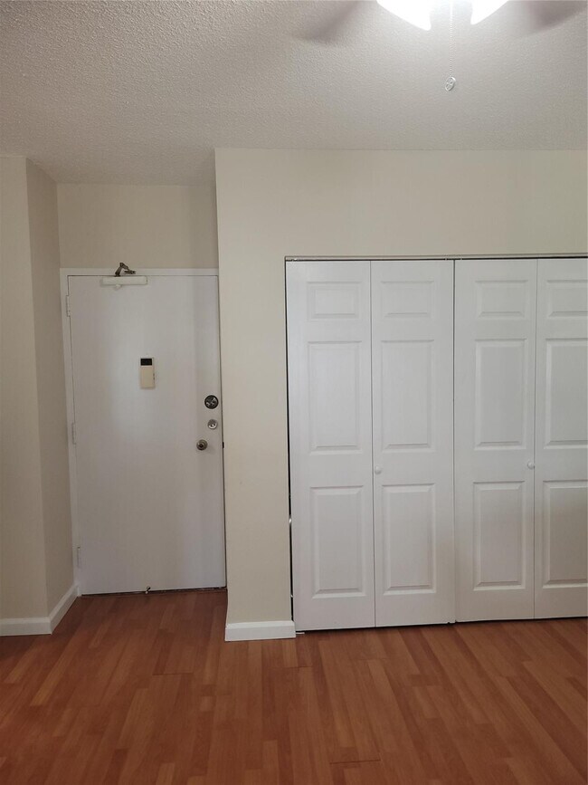 Building Photo - 1980 S Ocean Dr