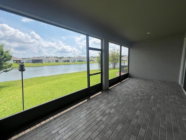 Building Photo - Like-New Lakefront Home in Sawmill Creek