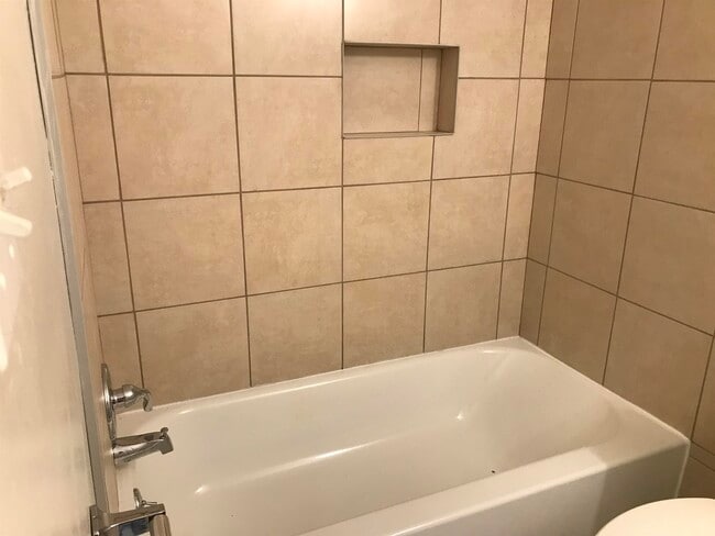 Building Photo - 48 S Bristol Rd